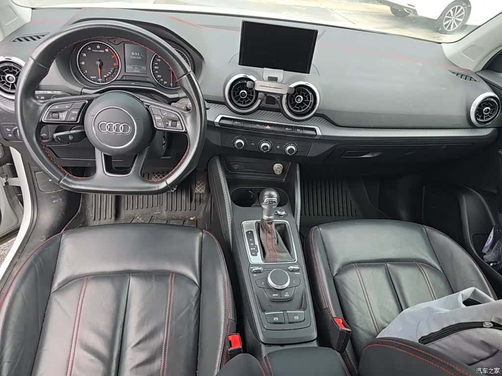 Audi Q2L, 2023 10