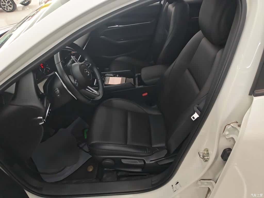Mazda Mazda3, 2023 15