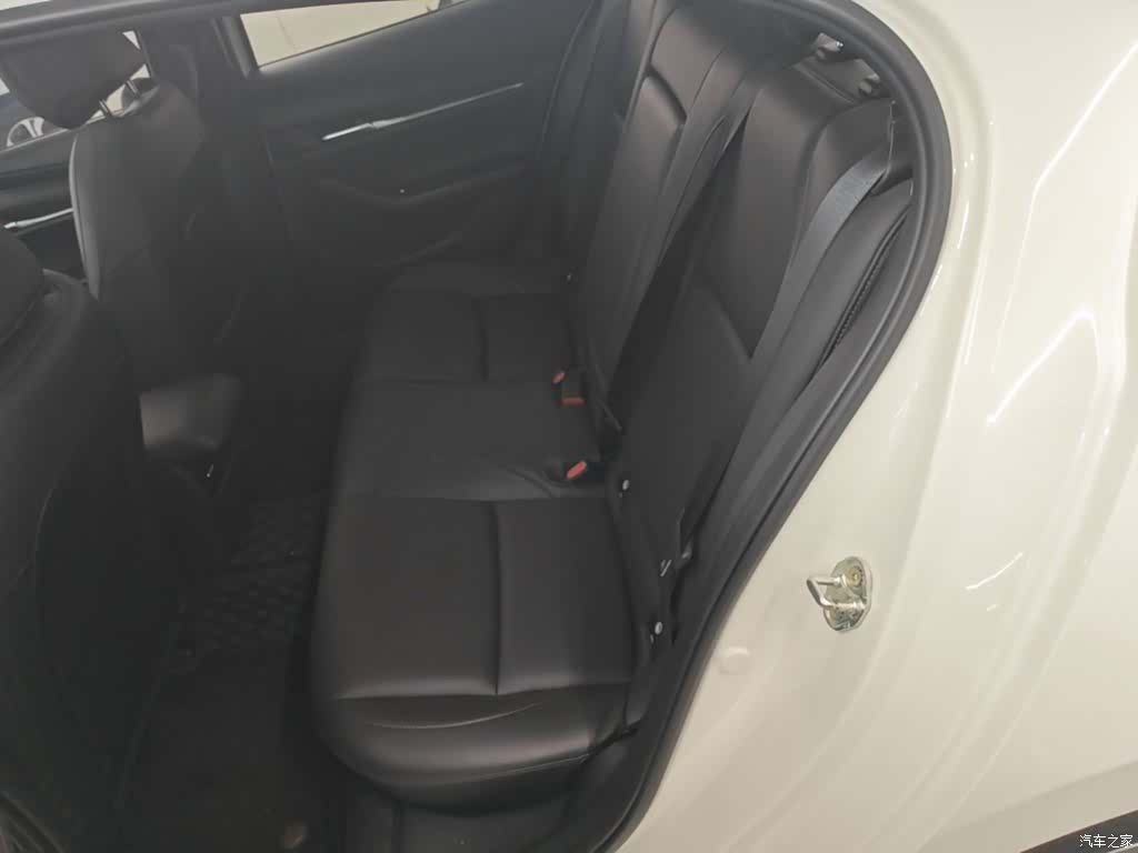 Mazda Mazda3, 2023 17