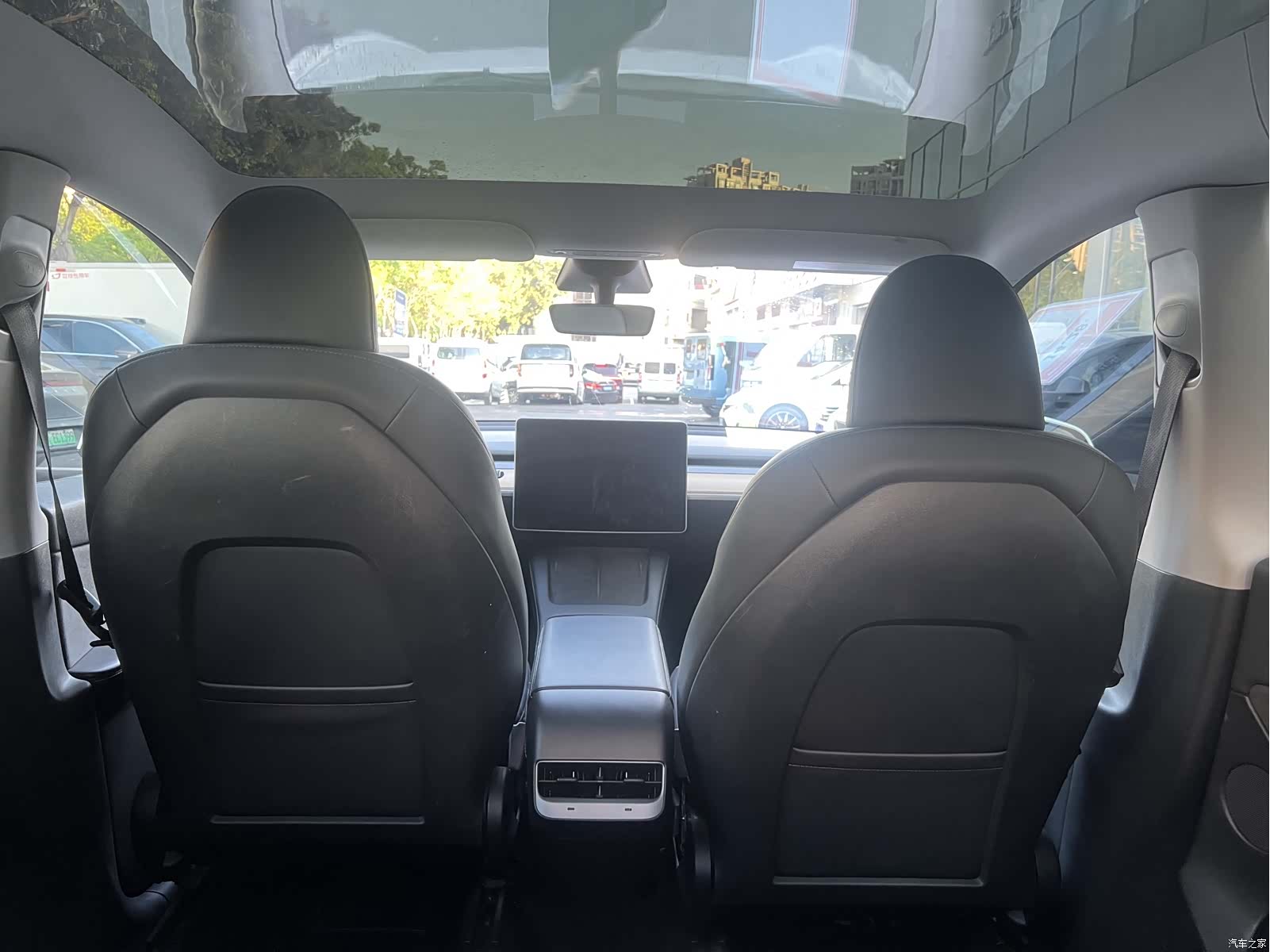 Tesla Model Y, 2023 35