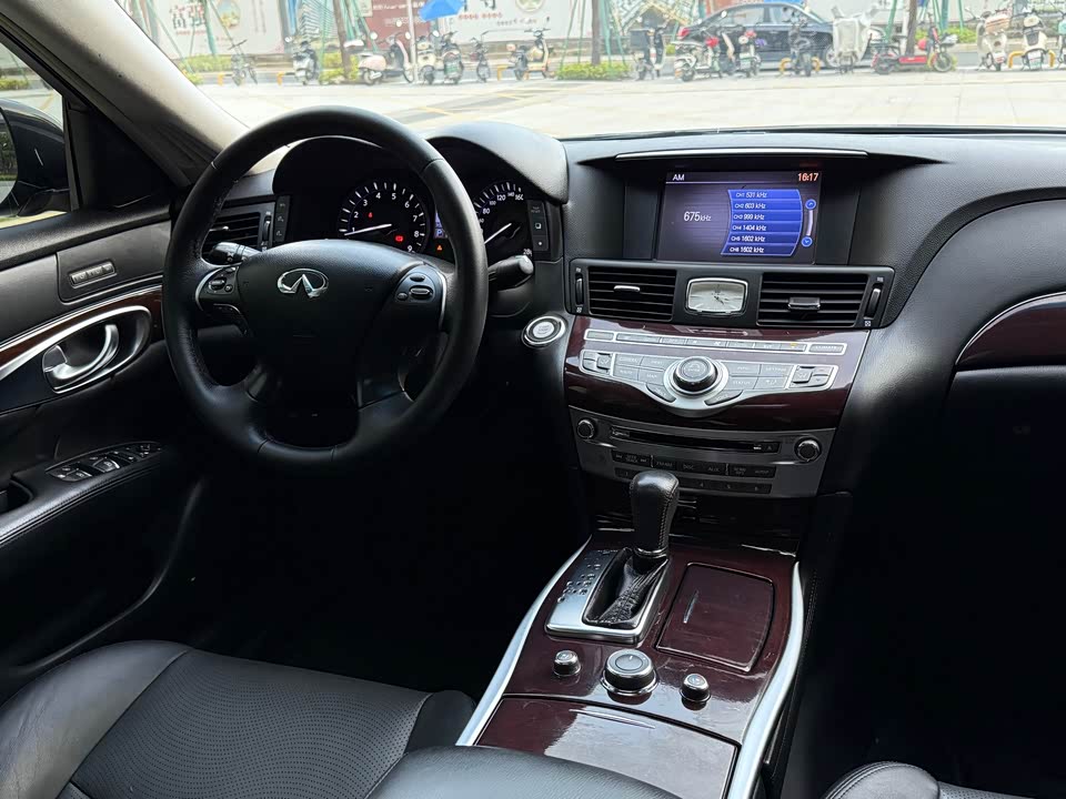 Infiniti Q70
