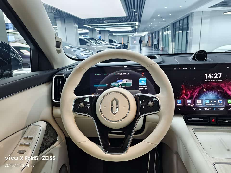 AITO Ask the world M8