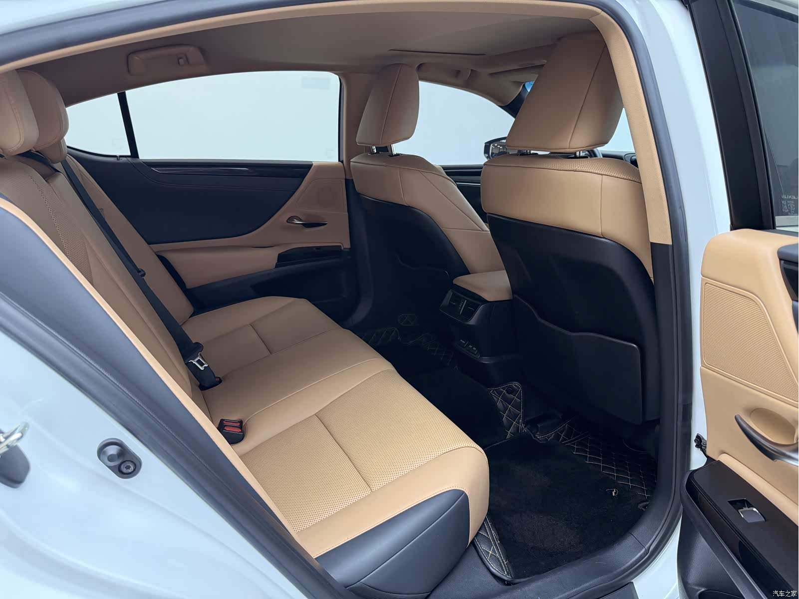 Lexus ES, 2024 21