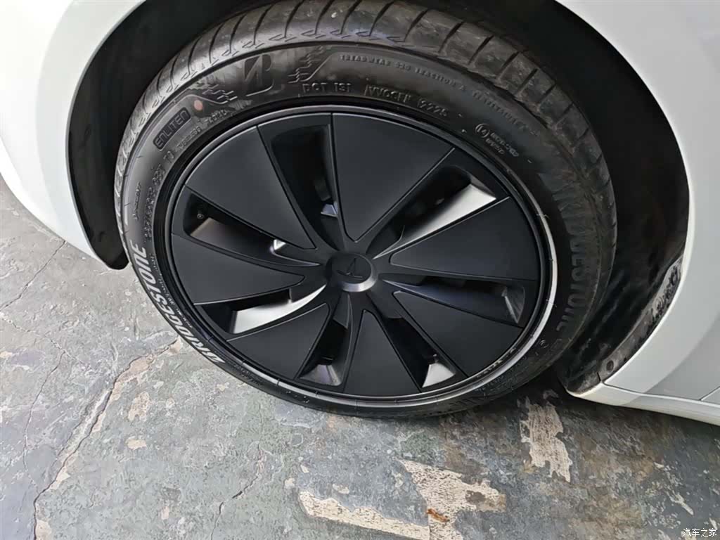 Tesla Model 3, 2025 23
