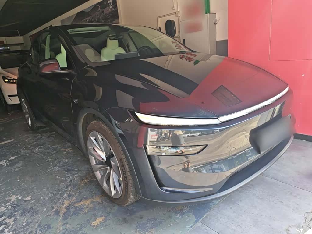 Tesla Model Y, 2025 4