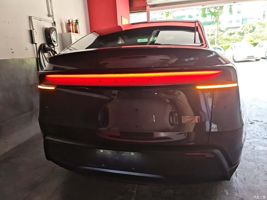 Tesla Model Y, 2025 6