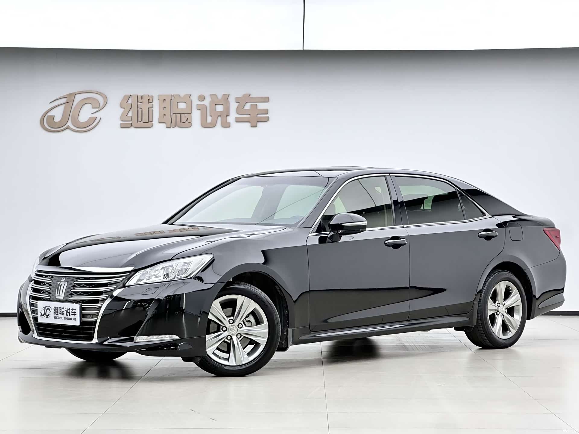 Toyota Crown, 2017 1
