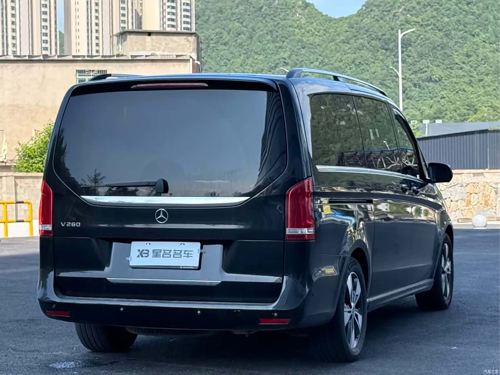 Mercedes-Benz V-Class, 2023 13