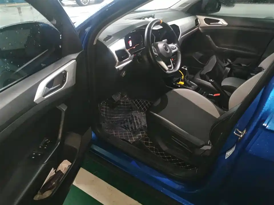 Volkswagen Exploring the shadow