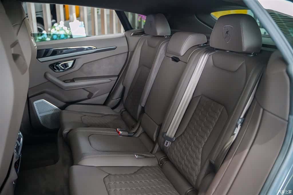 Lamborghini Urus, 2024 12