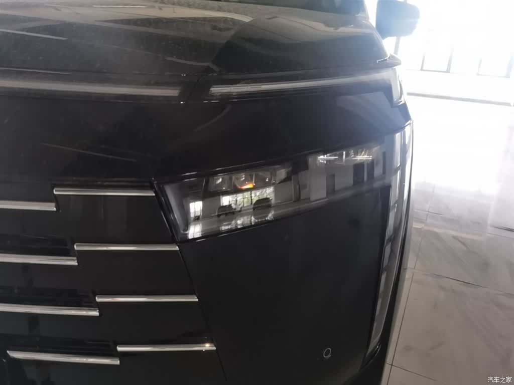 Trumpchi E8, 2025 24