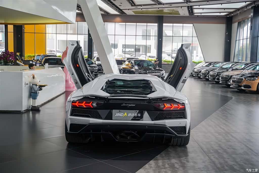 Lamborghini Aventador, 2019 4