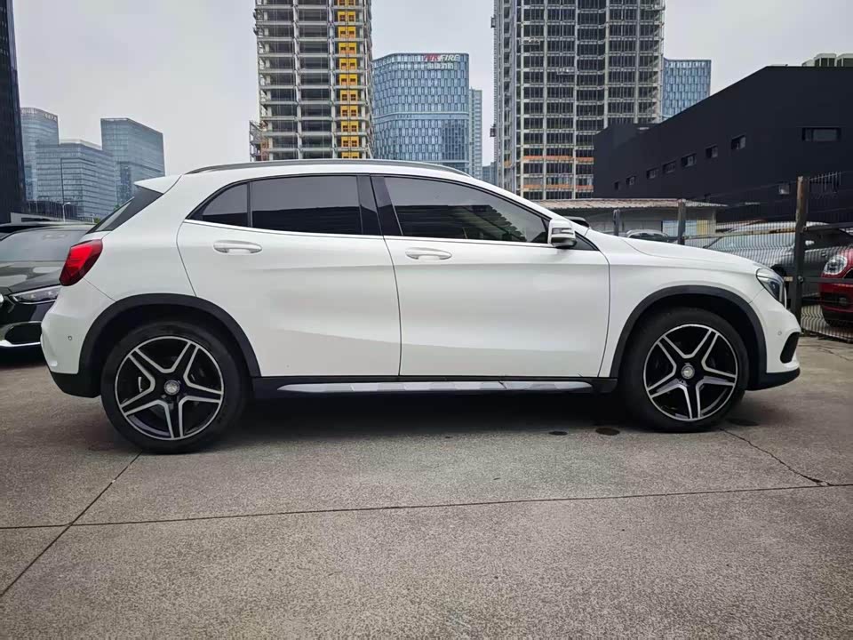 Mercedes-Benz GLA