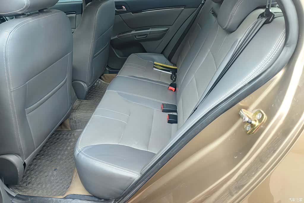 Geely Emgrand, 2012 11