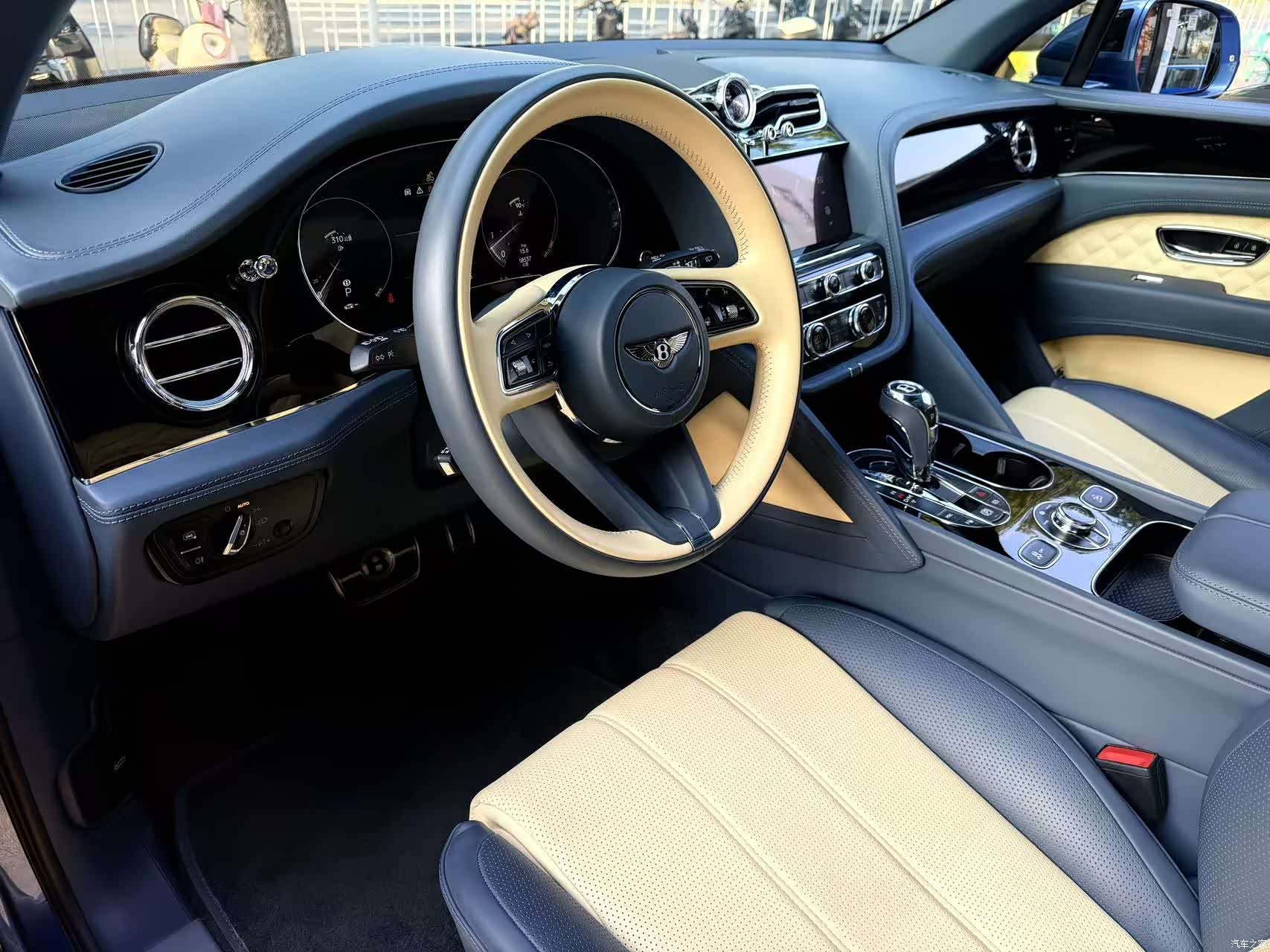 Bentley Bentayga, 2022 6