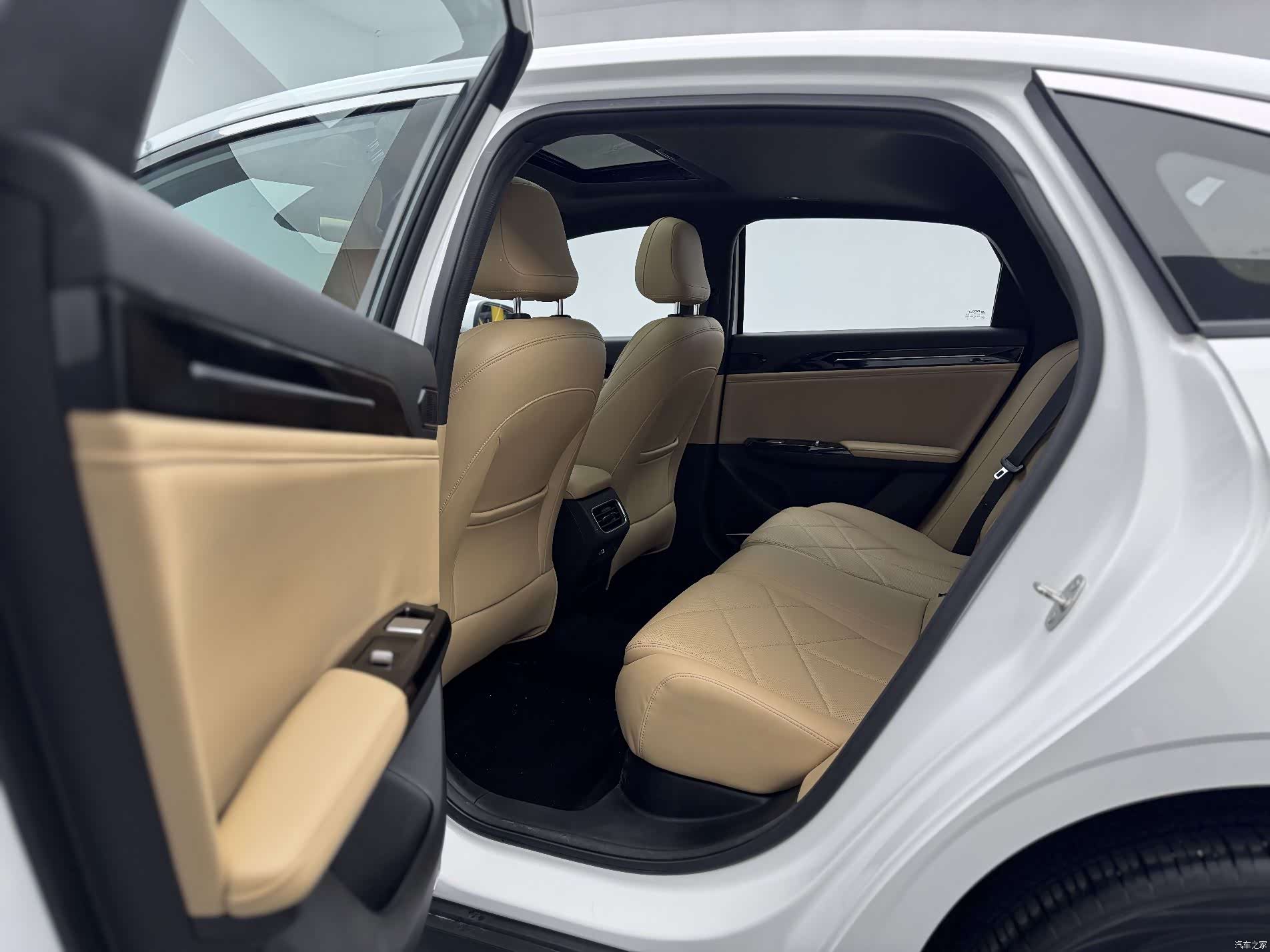 Geely Galaxy L6, 2024 12