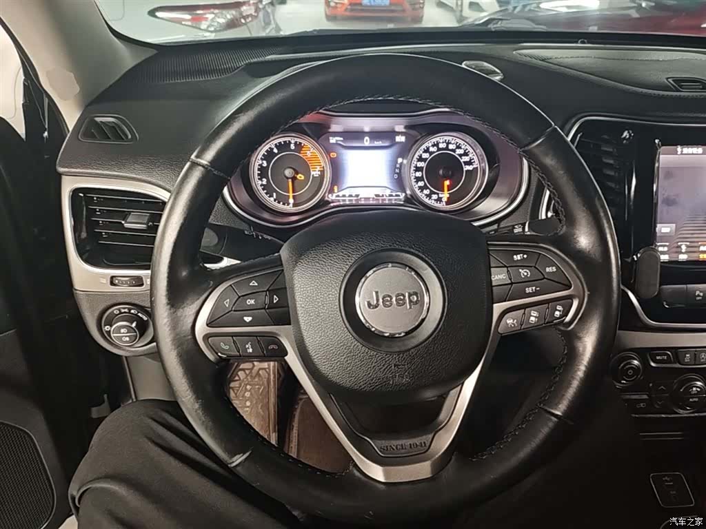 Jeep Cherokee, 2019 11