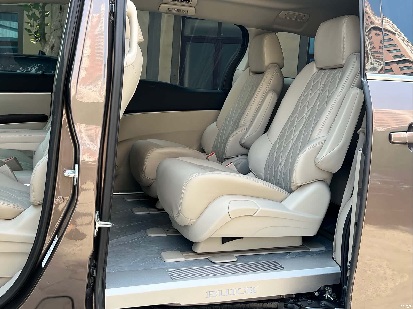 Buick GL8, 2022 10