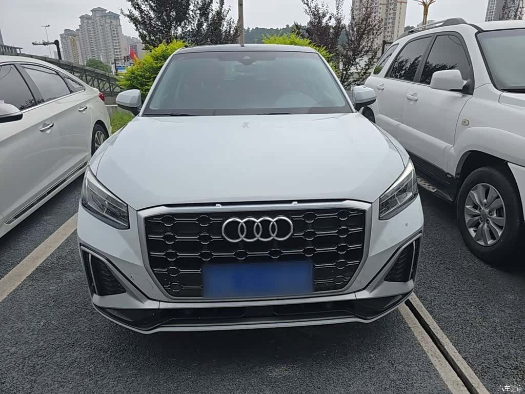 Audi Q2L, 2023 3