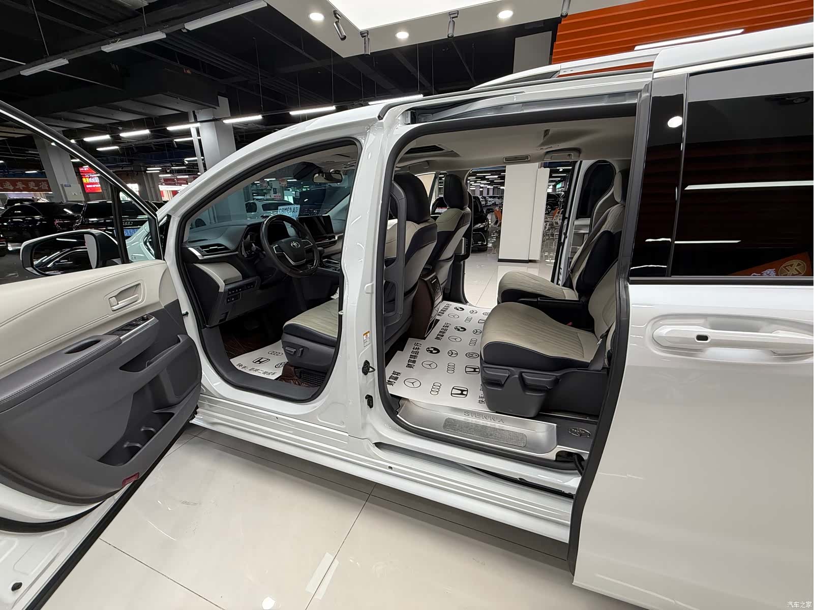 Toyota Sienna, 2023 11