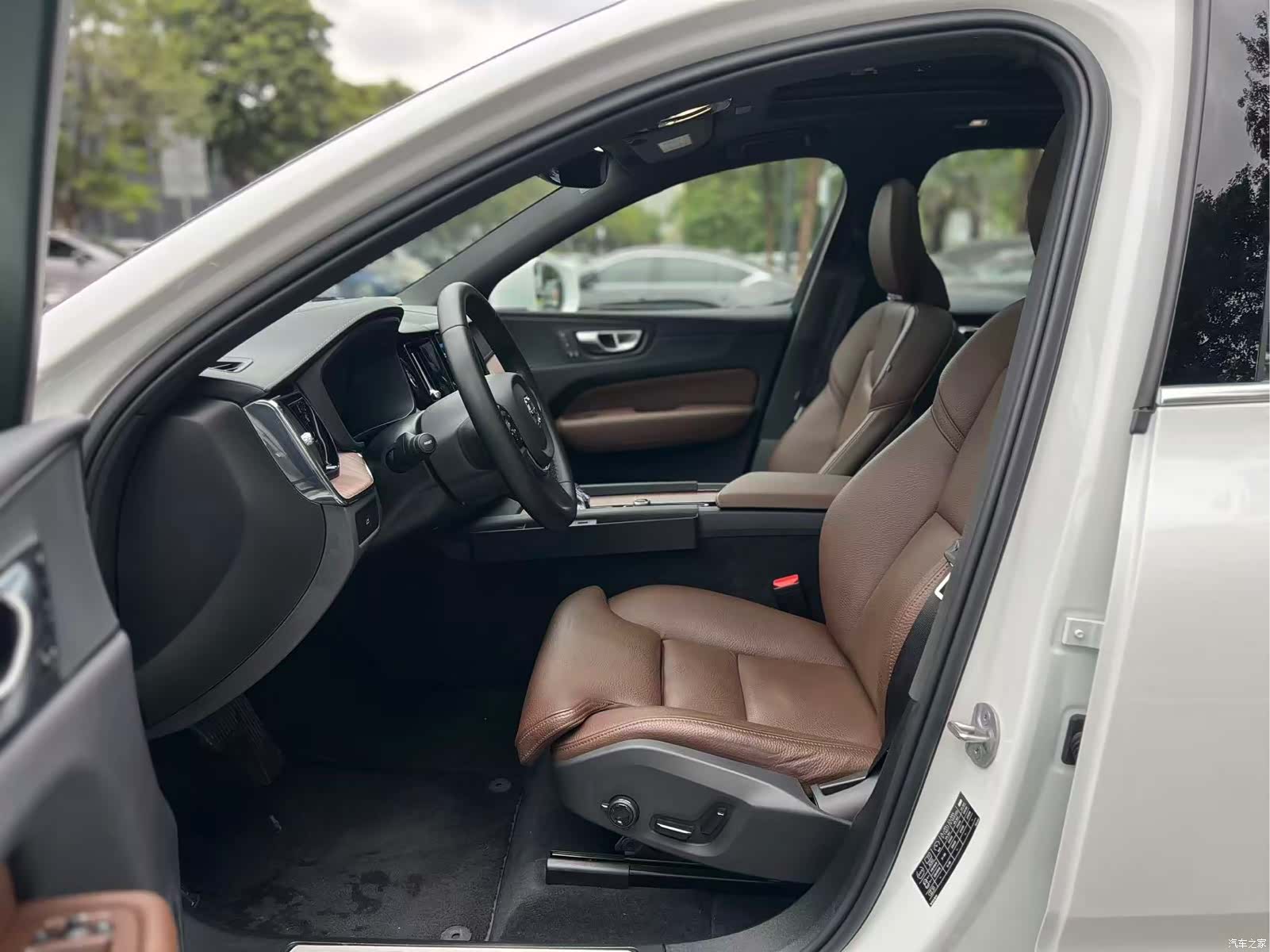 Volvo XC60, 2024 4