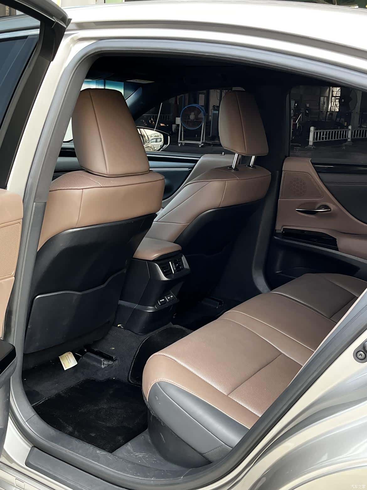 Lexus ES, 2023 23