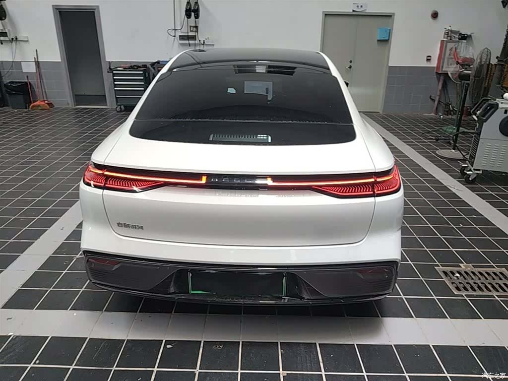 Geely 8, 2025 6