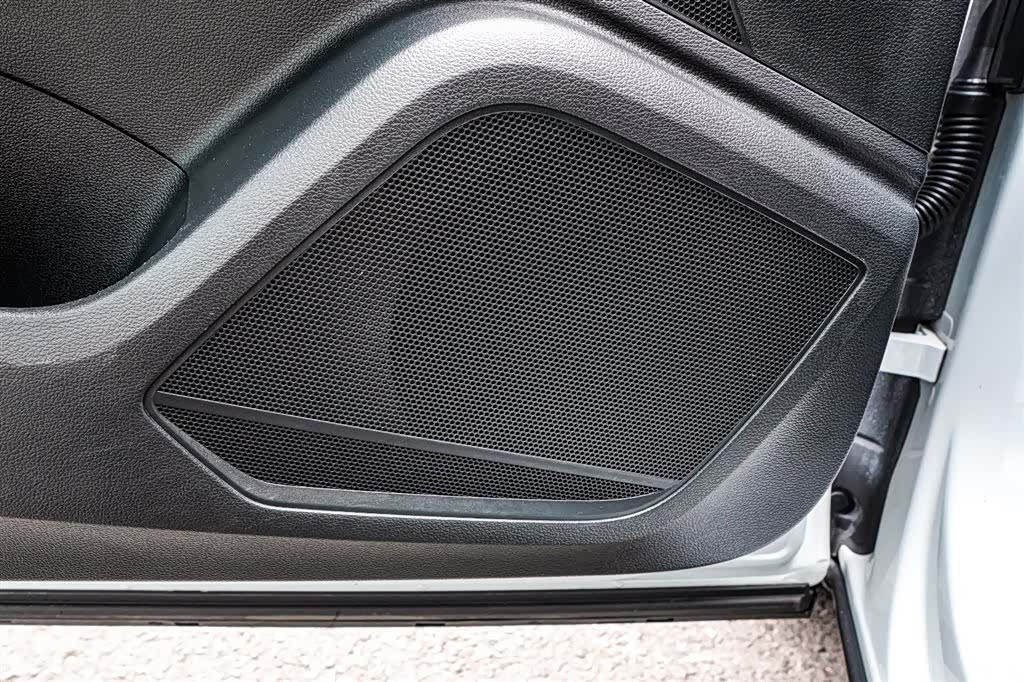 Audi Q2L, 2019 15