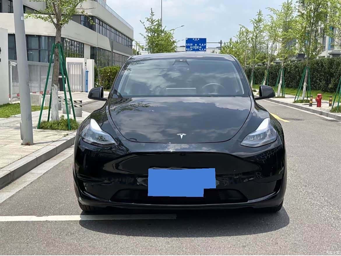 Tesla Model Y, 2022 2