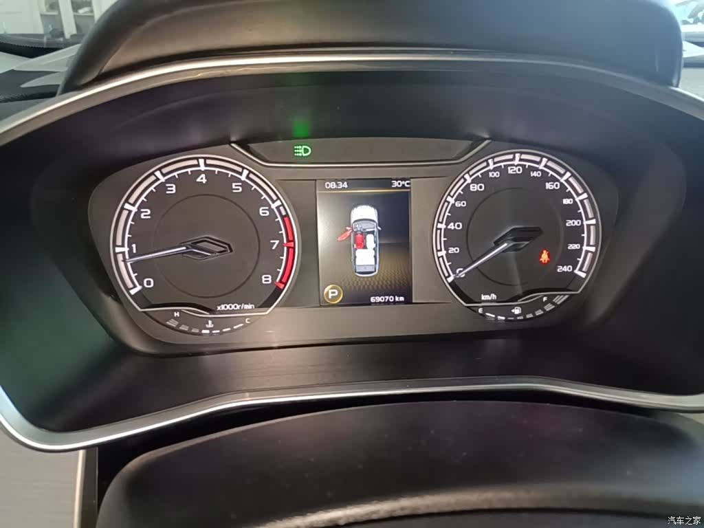 Geely Coolray, 2022 12