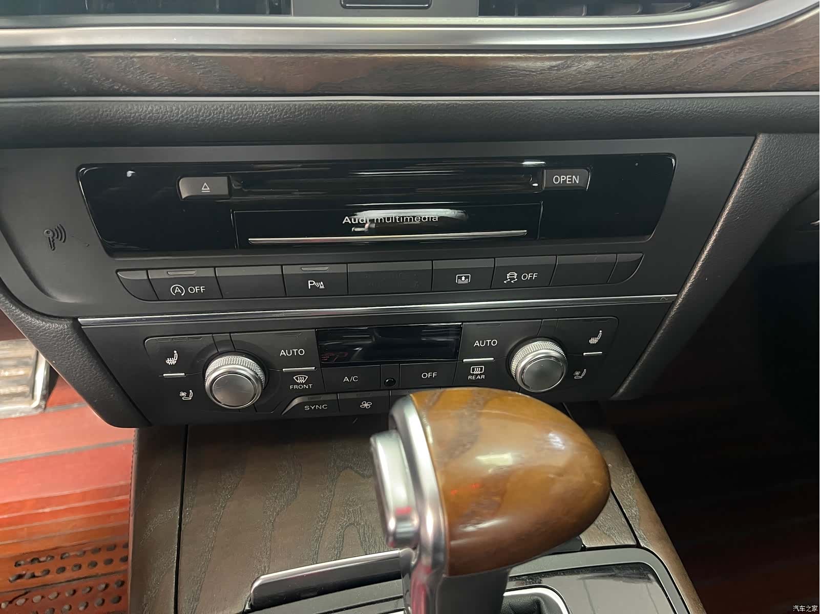 Audi A6L, 2015 14