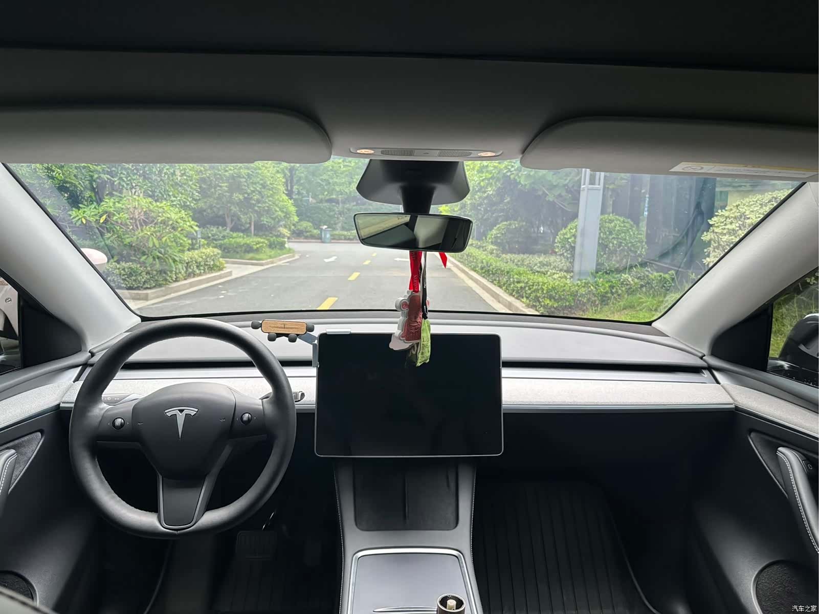 Tesla Model Y, 2024 9
