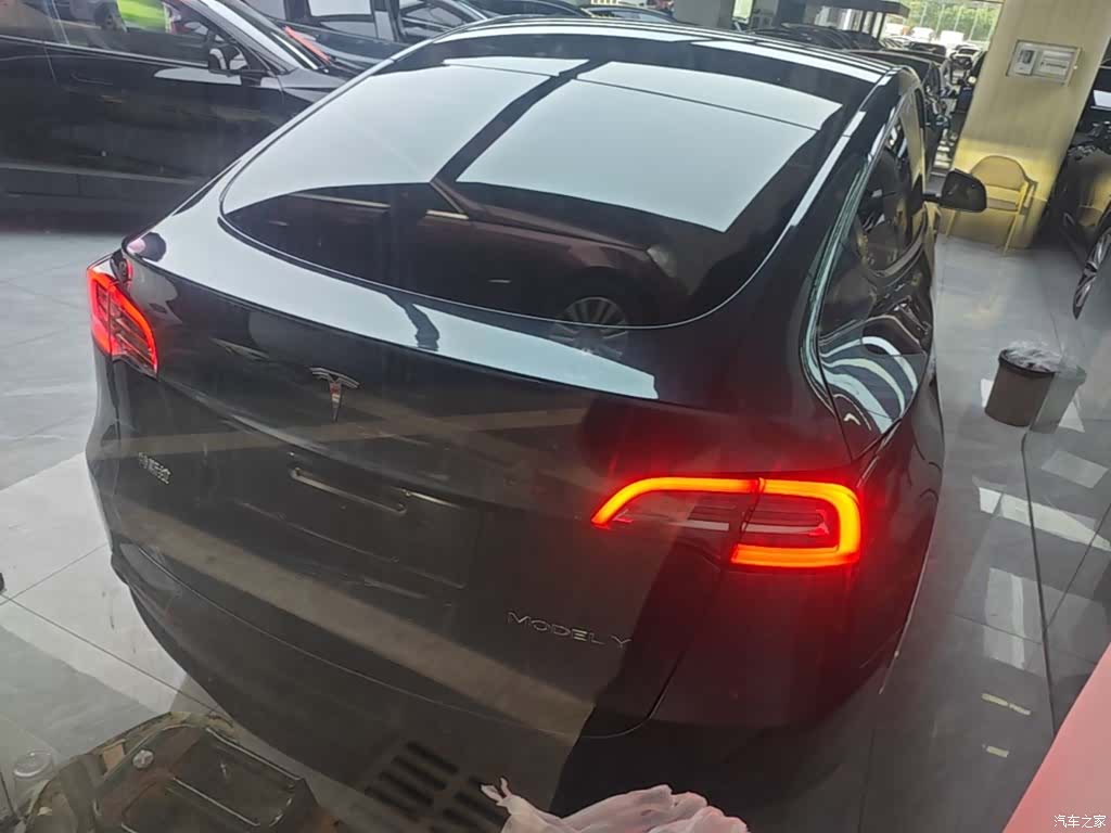 Tesla Model Y, 2023 7