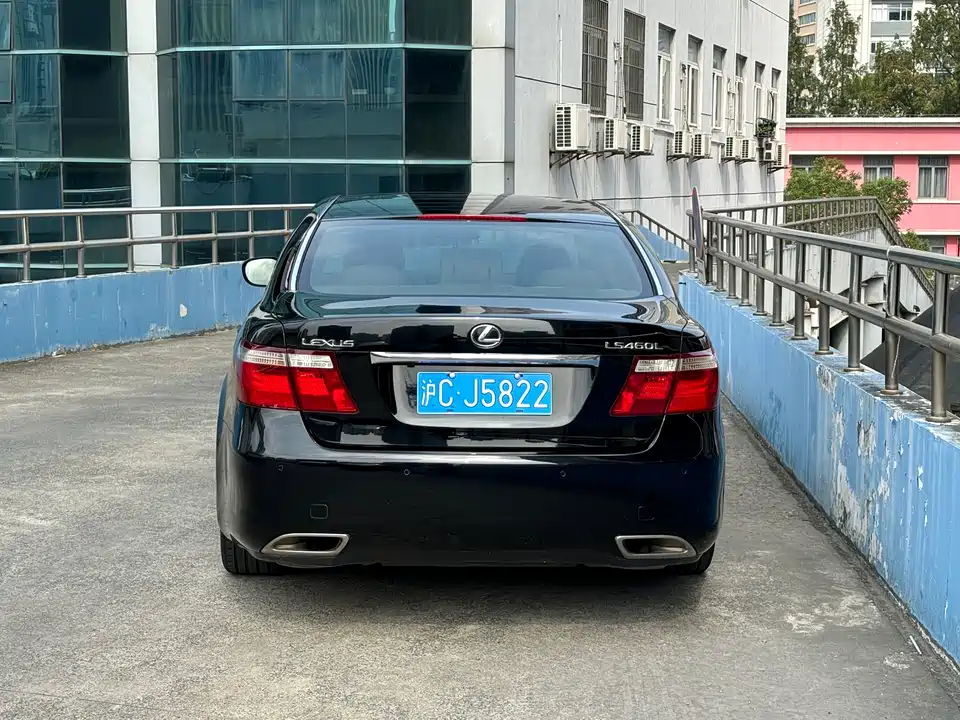 Lexus LS