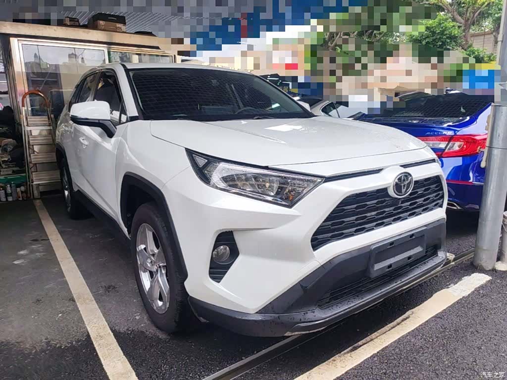 Toyota RAV4, 2021 4