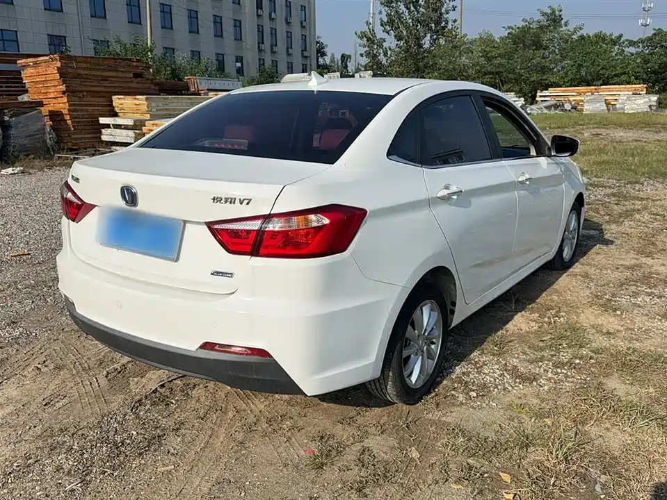Changan Yuexiang V7