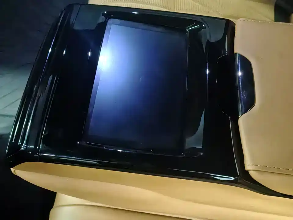 VOYAH Lantu chasing light