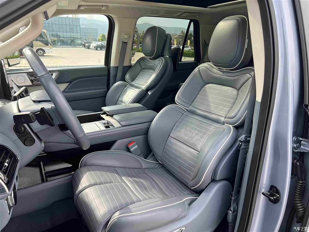 Lincoln Navigator, 2019 все фото