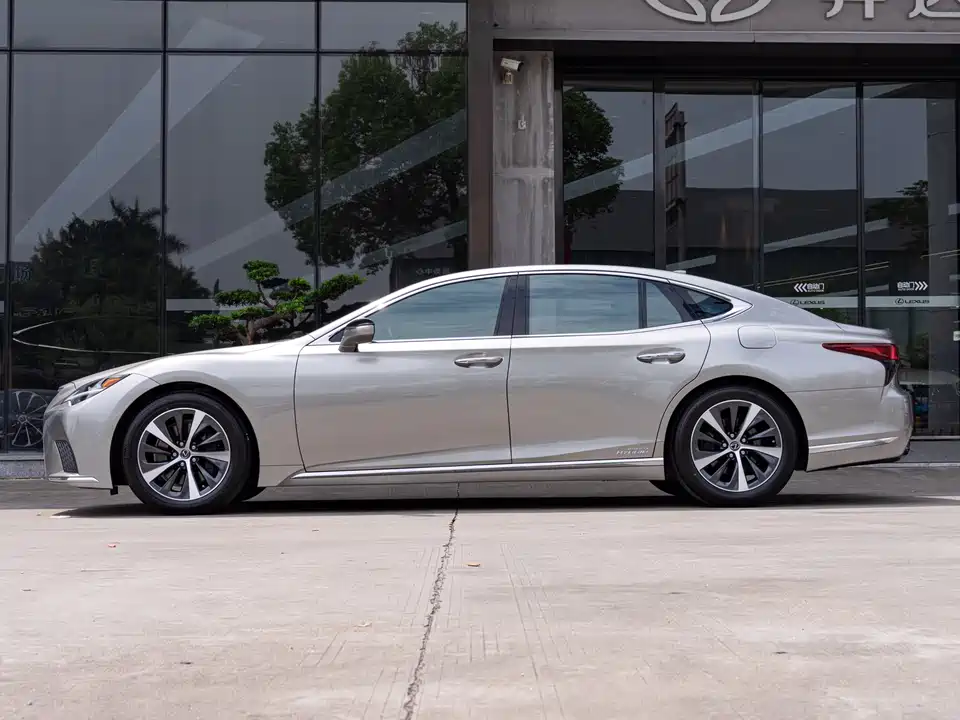 Lexus LS