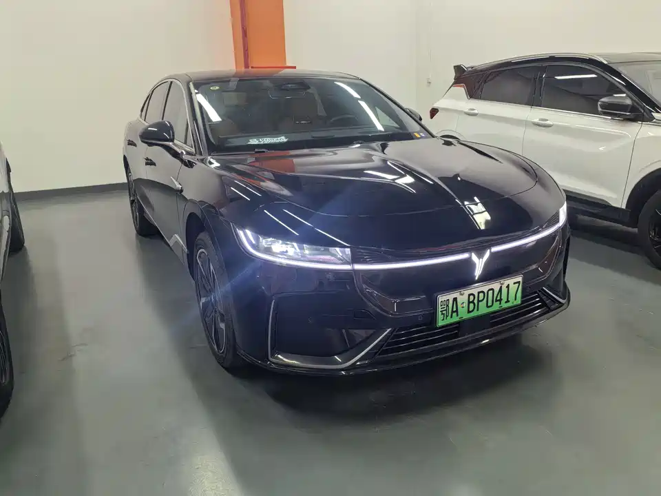 VOYAH Lantu chasing light