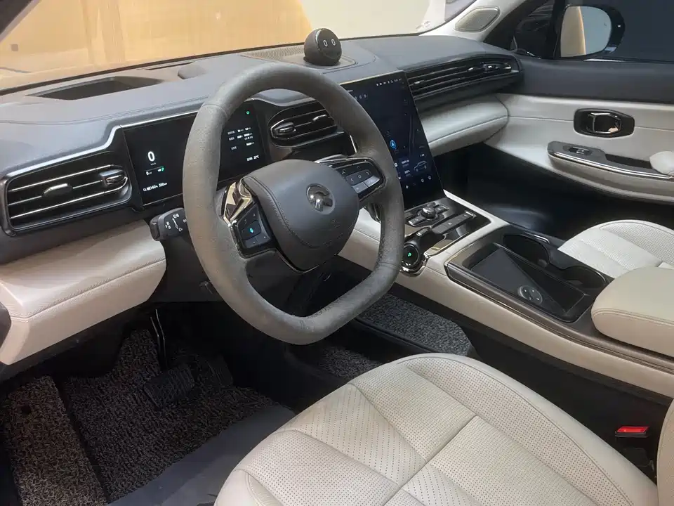 NIO ES8