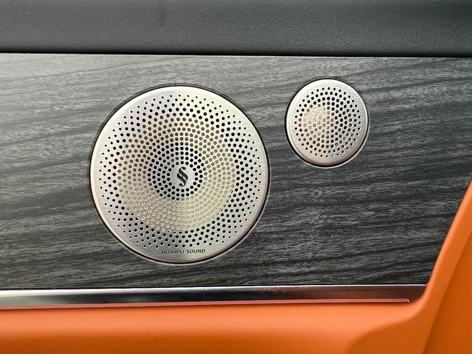 AITO Ask the world M9