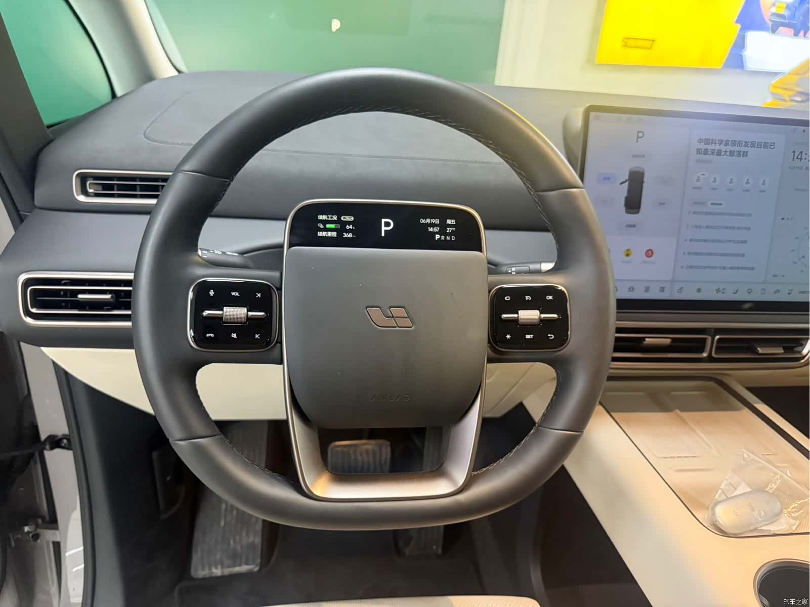 Li Auto MEGA, 2025 10