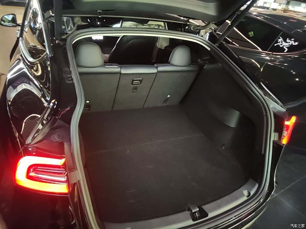 Tesla Model Y, 2022 19