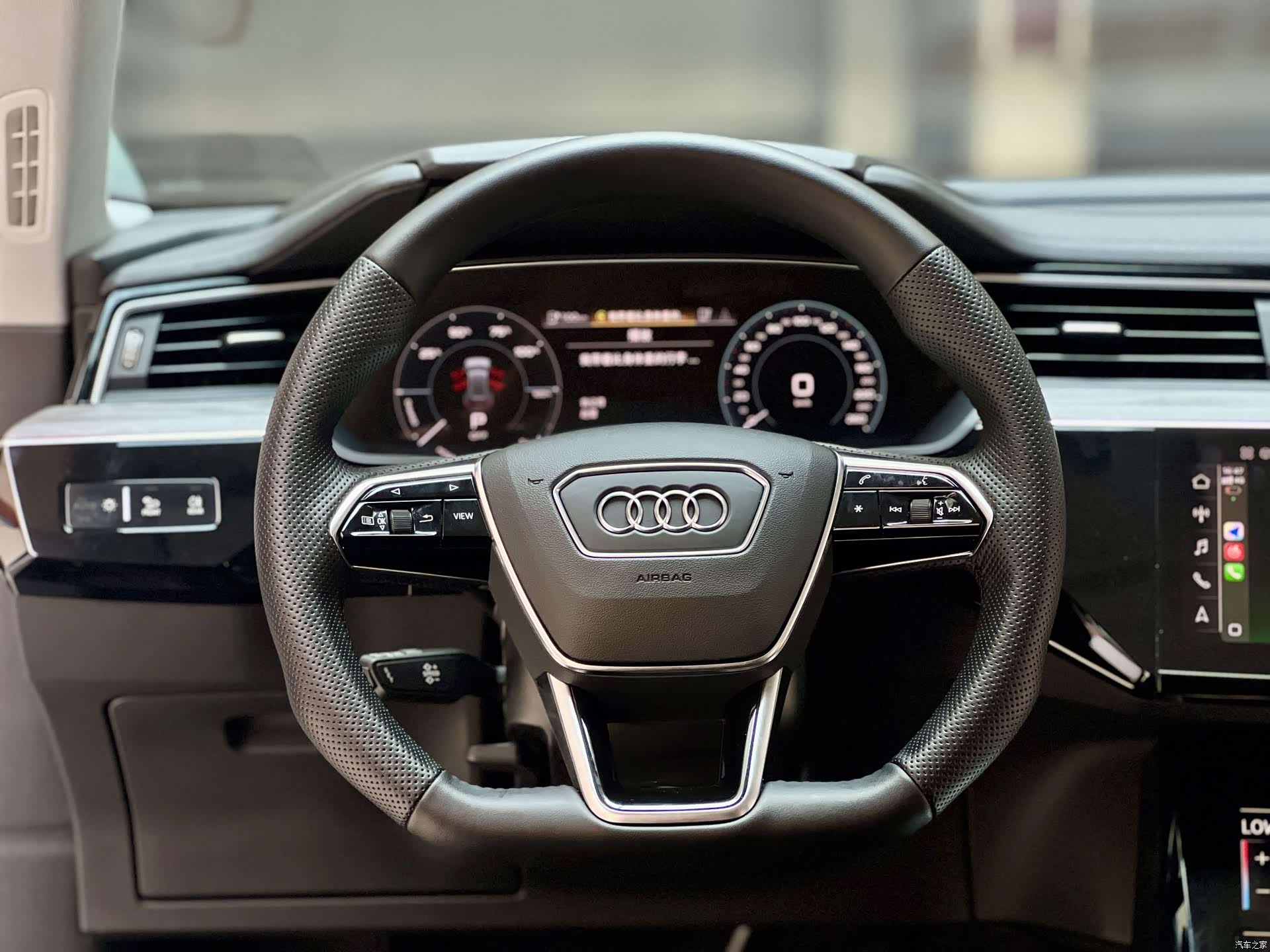 Audi e-tron, 2022 все фото