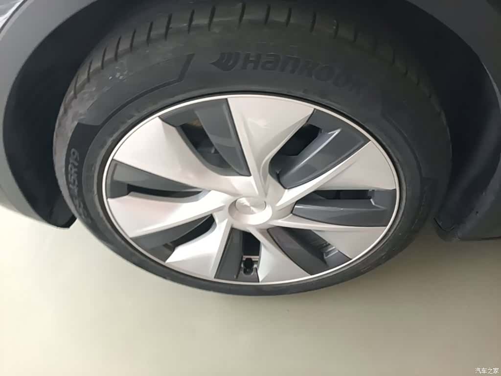 Tesla Model Y, 2022 23