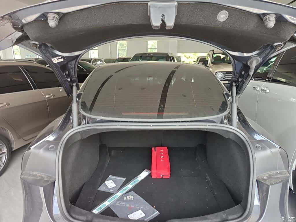 Tesla Model 3, 2025 19