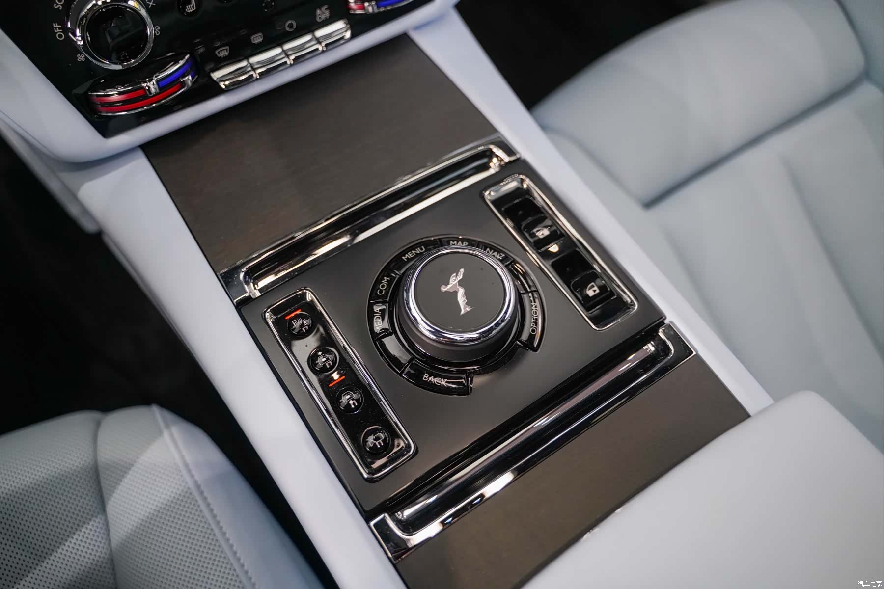 Rolls-Royce Ghost, 2025 19
