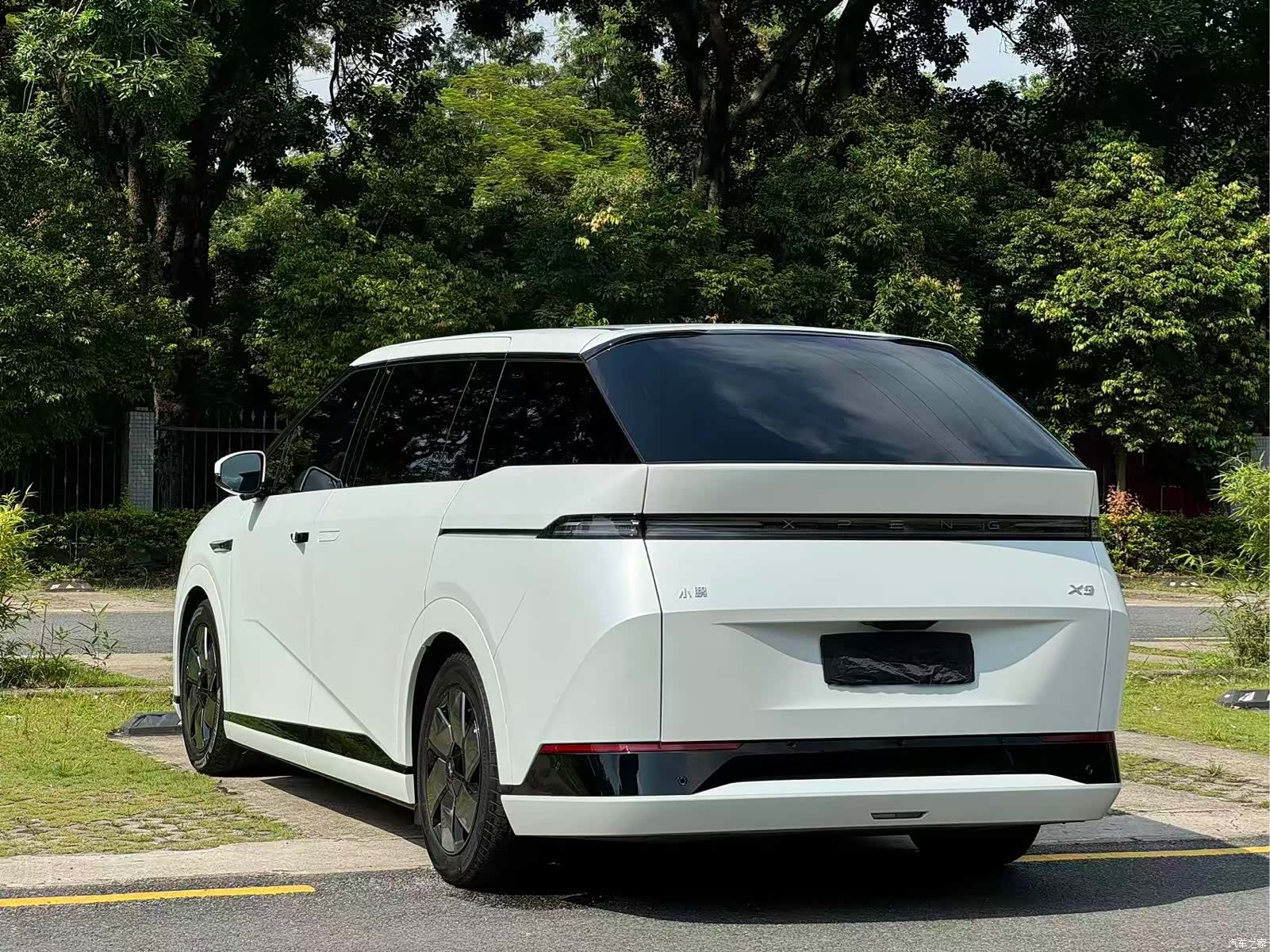 Xpeng X9, 2024 16
