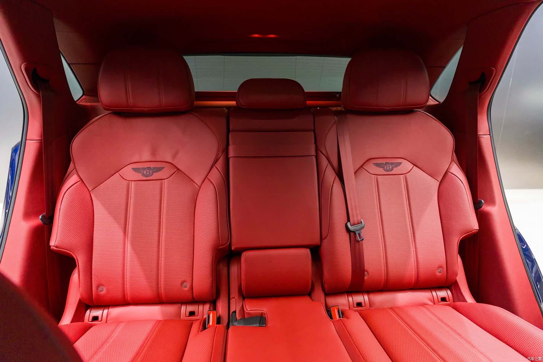 Bentley Bentayga, 2021 9